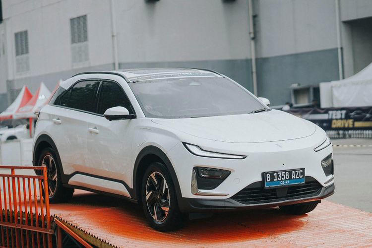 Tips Aman Mengemudikan Mobil Listrik untuk Pengemudi Pemula