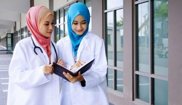 RS Medistra Dituduh Rasis, Larang Jilbab