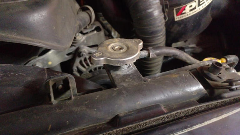 Tips Merawat Radiator Mobil Agar Mesin Tidak Overheat