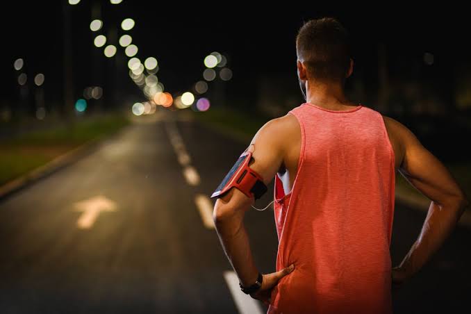 Jalan Kaki Malam: Solusi Sederhana untuk Mengusir Lemak Perut