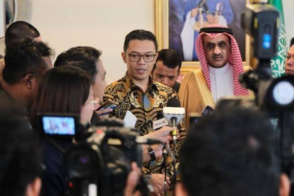 Menlu RI Hadiri Pertemuan Luar Biasa OKI di Jeddah: Tegaskan Penolakan Relokasi Gaza dan Dukung Rekonstruksi
