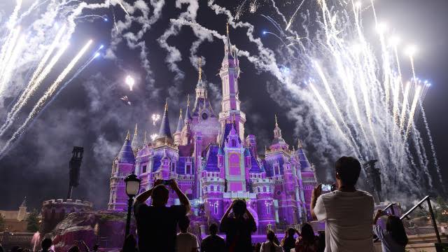 Disneyland Rayakan 70 Tahun dengan Diskon Tiket Besar-Besaran dan Atraksi Spektakuler!